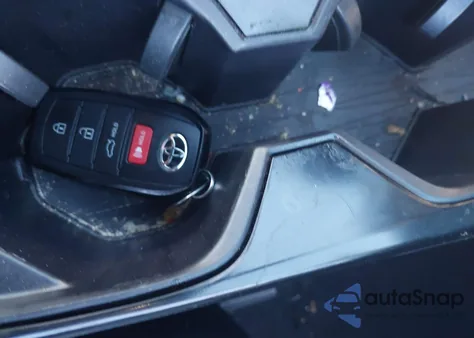 2025 Toyota Camry Se z USA, uszkodzony, nr VIN 4T1DAACK5SU521921